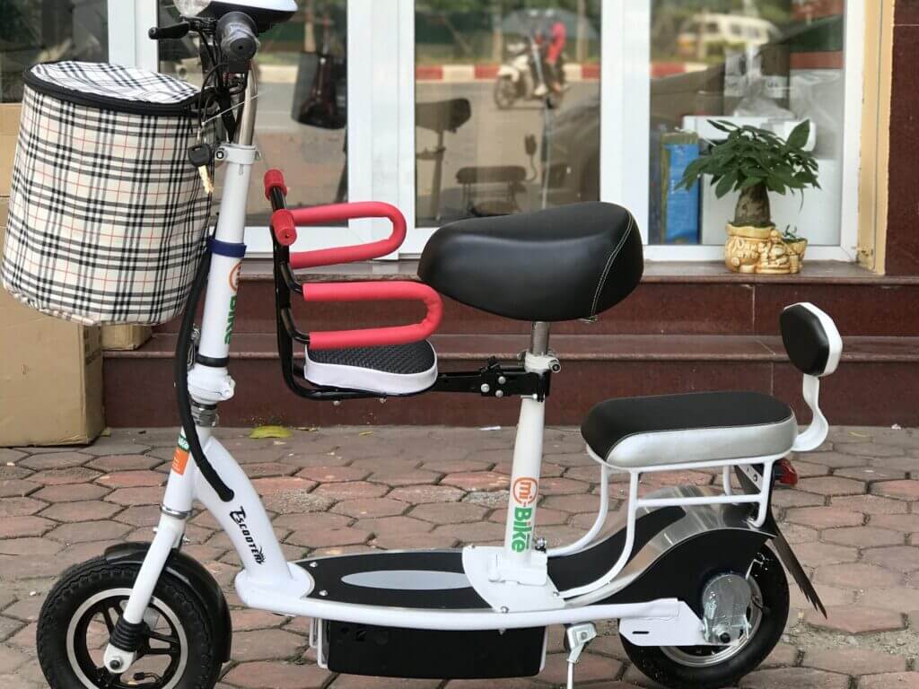 Scooter Mini là chiếc xe đạp điện có giá 6 triệu đồng, được làm từ chất liệu bền vững và có kết cấu bền bỉ